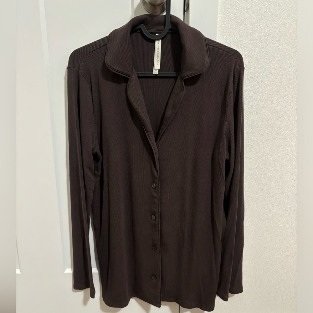 Aritzia The group Babaton knitted botton down longsleeves